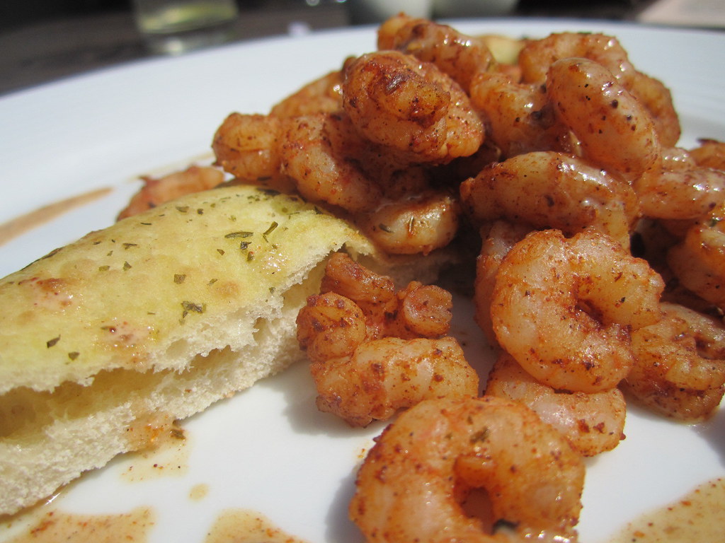 Tandoori prawns served with naan bread